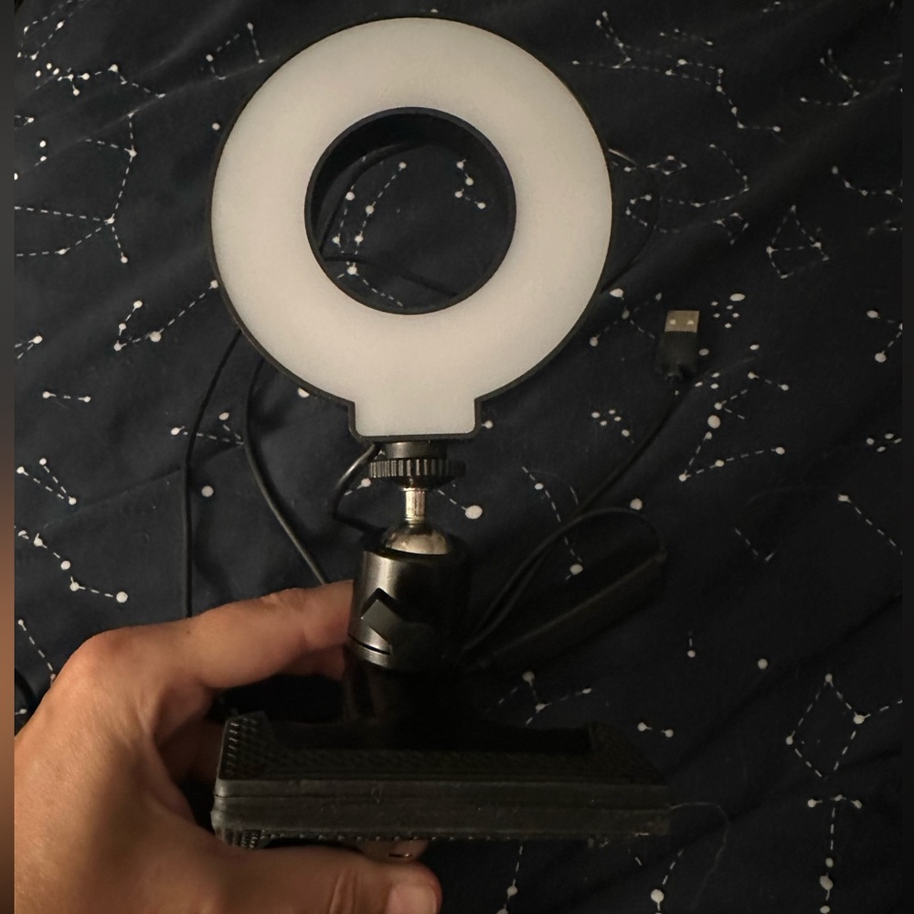 Small clip-on ring light